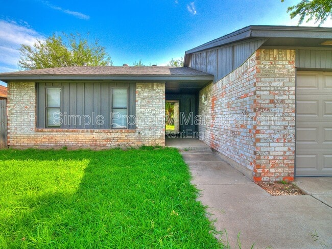 Building Photo - 409 W Clermont Dr