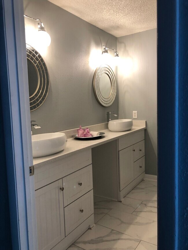 Bathroom - 120 N Woodland Blvd