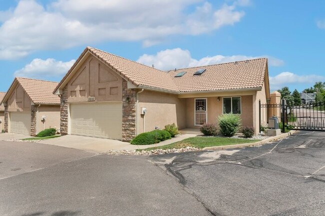 Building Photo - GATED COMMUNITY -- "Charming 3-Bedroom Tow...