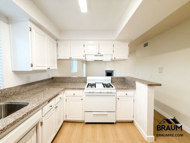 Foto del edificio - 11839 Burbank Blvd