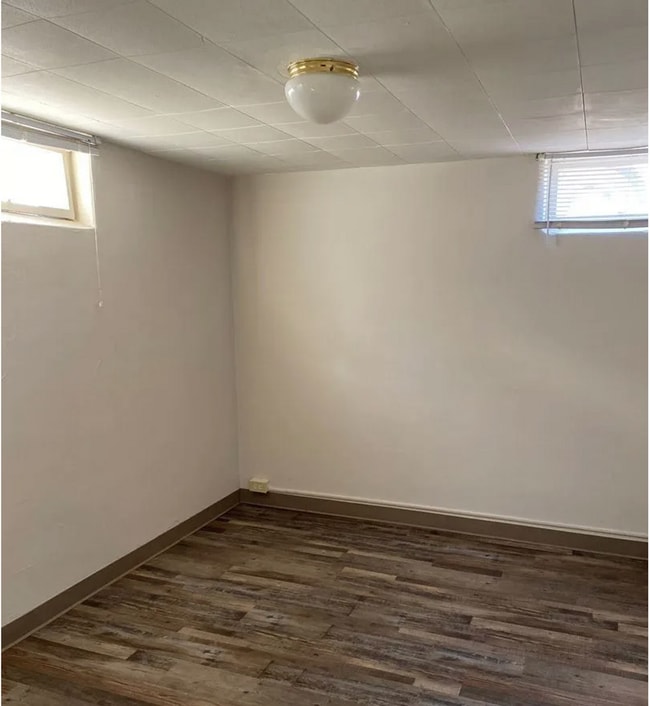 Interior Photo - 605 Univerisity