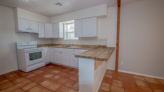 Building Photo - 33 E 400 S