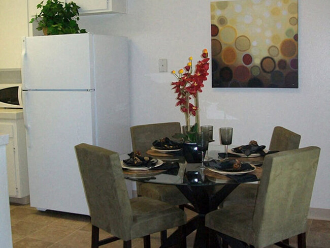 Separate dining area for family dinner - Stratton Apartment Homes