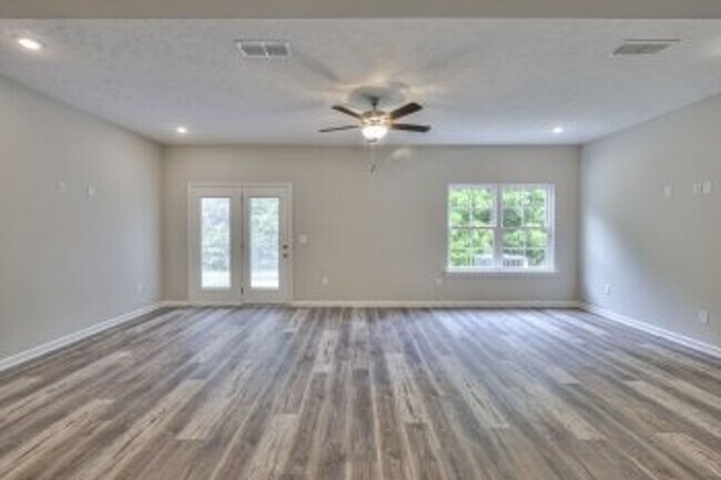 Foto del edificio - BRAND NEW STUNNING 3 Bed 2.5 Bath in Manch...