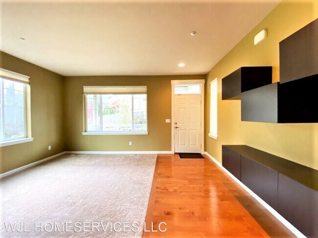 Building Photo - 5 br, 3.5 bath House - 9877 174TH Ct NE
