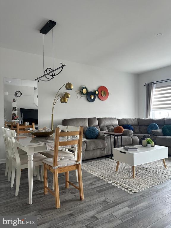Foto del edificio - 326 Starry Way Dr