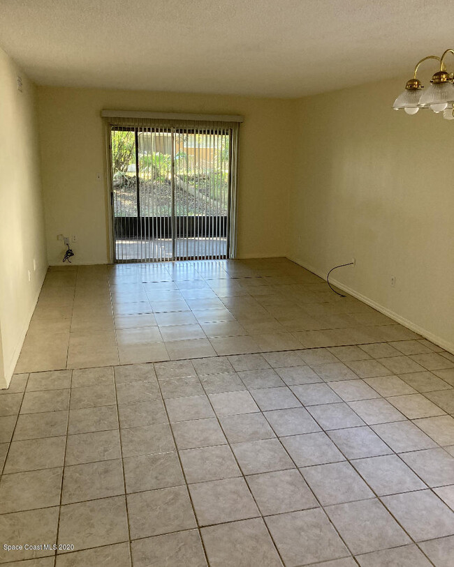 Building Photo - 2376 Fox Hollow Dr