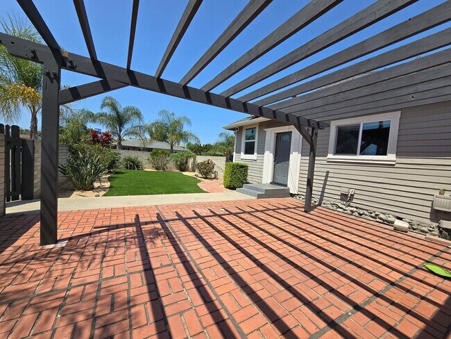 Foto del edificio - 3BD/2BA w/ Driveway Parking!