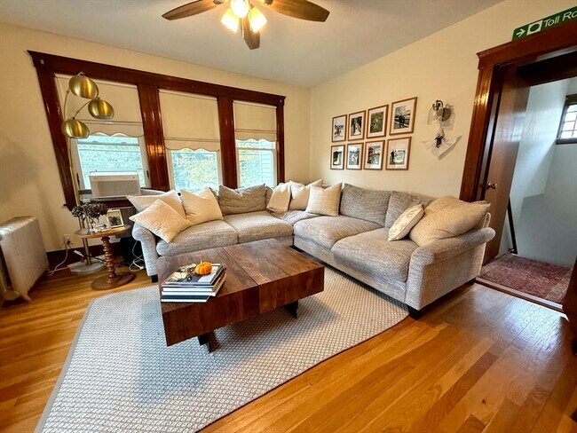 Foto del edificio - 151 Lexington St