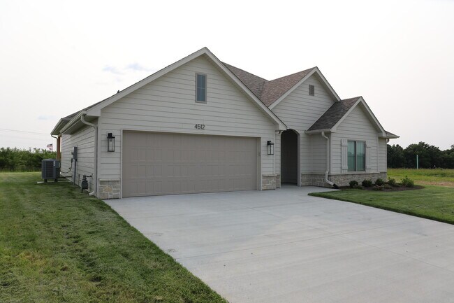 Foto del edificio - 4512 Estacada Dr