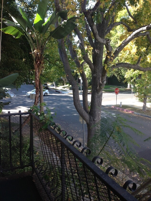 Building Photo - 350 N Oakhurst Dr