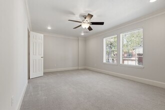 Building Photo - 10138 Bayou Manor Ln