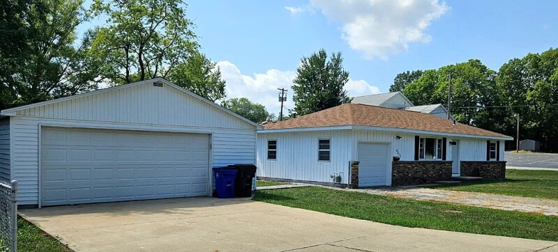 Primary Photo - 4315 E Du Frain Ave