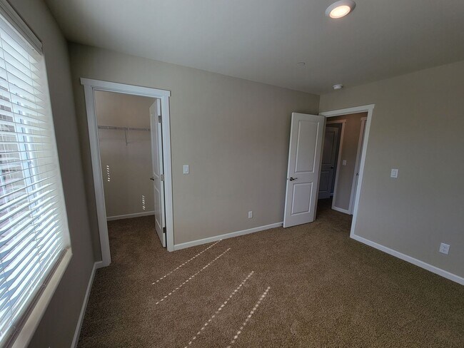 Foto del edificio - Bright and cheery 3 bed with loft space, c...