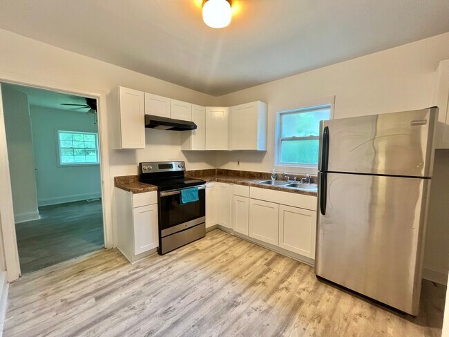 Building Photo - 2015 Chicago Ave NW