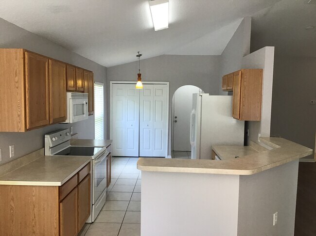 Foto del edificio - 332 McKay Blvd