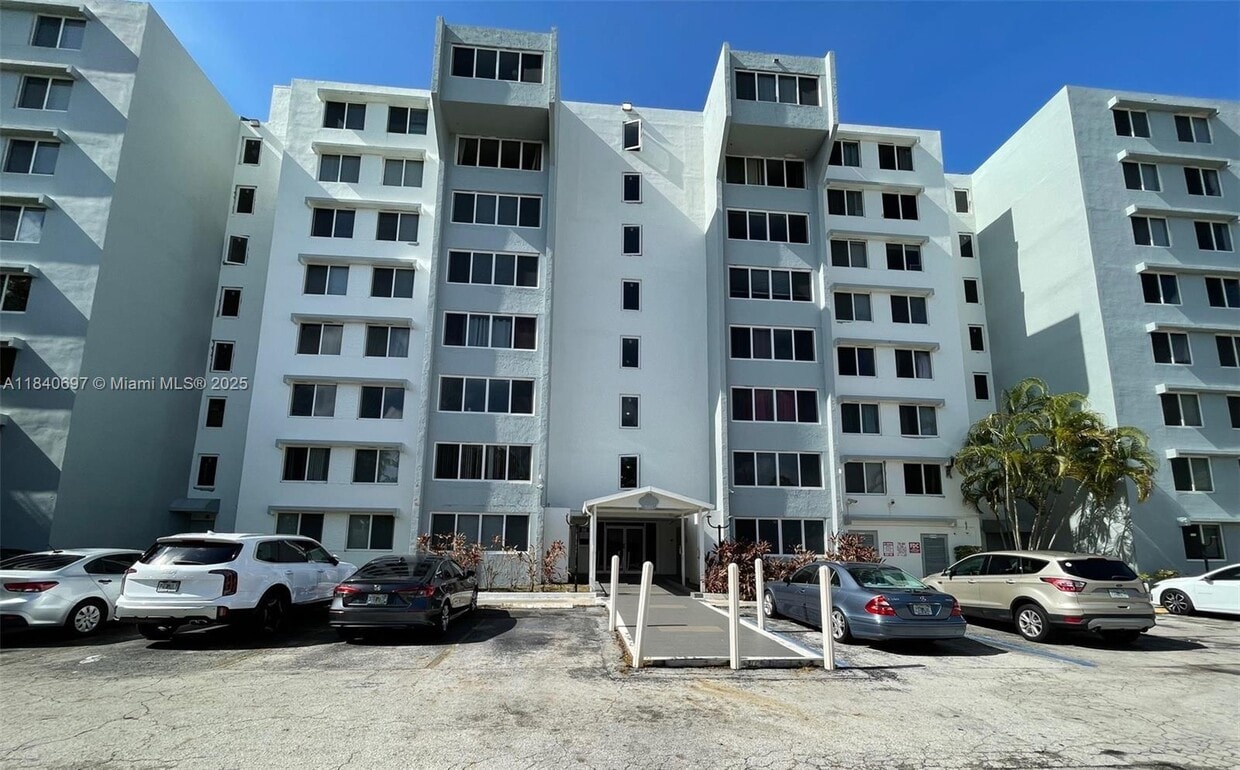 Primary Photo - 9001 SW 77th Ave