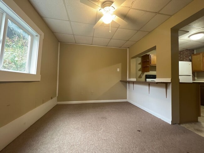 Building Photo - 150 Wellen Ave