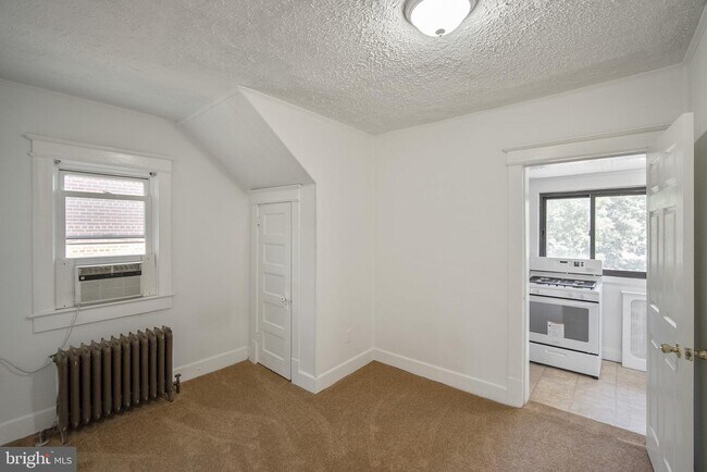 Building Photo - 6839 Eastern Ave NW