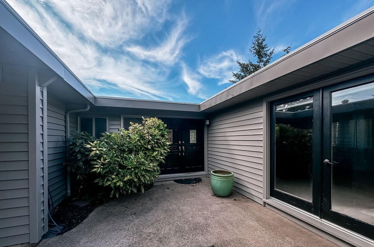 Primary Photo - Stunning Home with a Courtyard Entrance an...