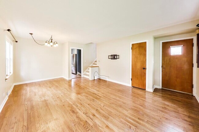 Foto del edificio - 679 Spring Rd