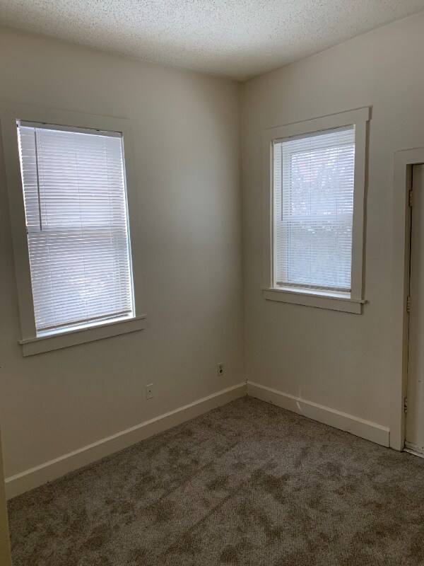 Building Photo - 2307 Maplewood Ave