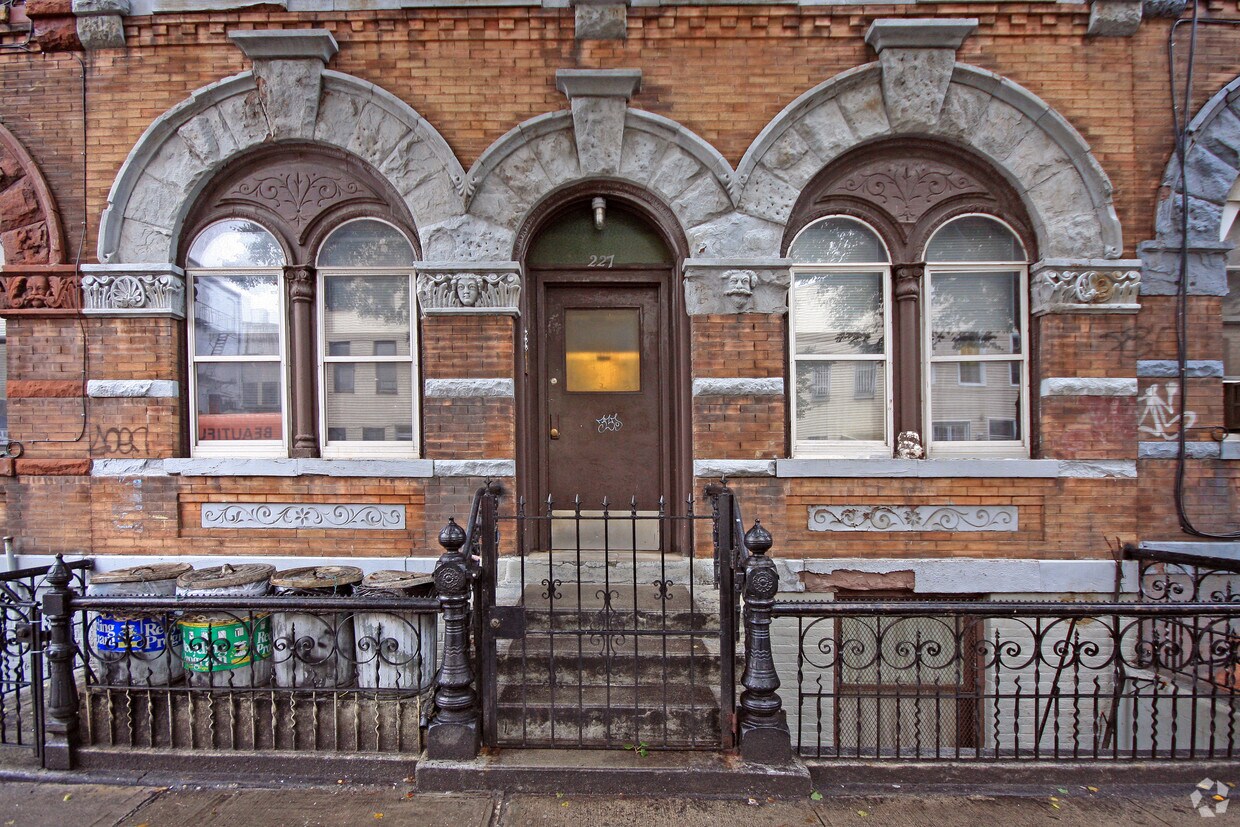 Foto del edificio - 227 Stanhope St