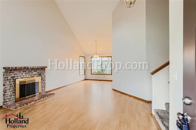 Building Photo - Gorgeous & Spacious Home 4 beds 3 bath!!!