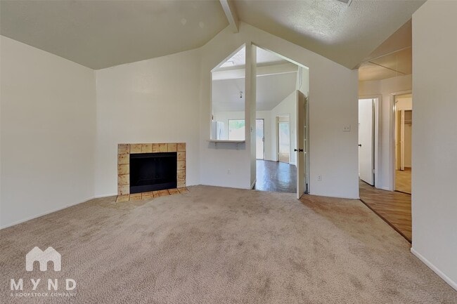 Building Photo - 10002 Green Valley Ln