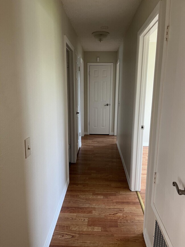 Building Photo - 484 Amoros Ct