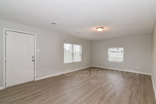 Foto del edificio - 3800 E 93rd St