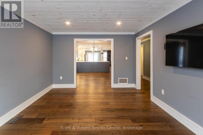 Building Photo - 10 Daleman Dr