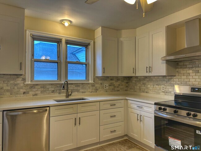 Building Photo - 181 Fox St