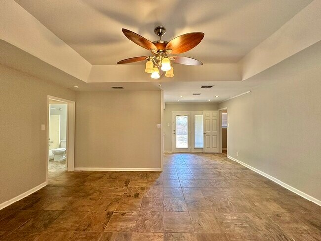 Building Photo - Tour Today! 3 Bedroom 2 Bathroom in WISD!