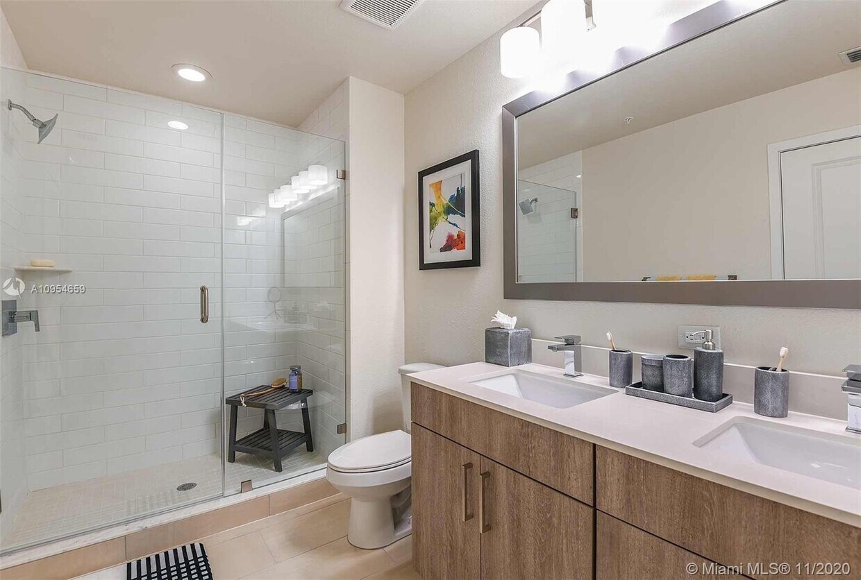 Foto principal - 2895 Biscayne Blvd