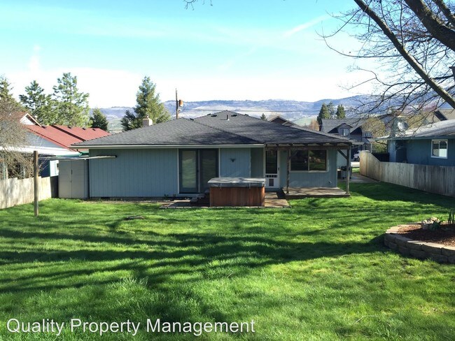 Building Photo - 1724 Lithia Way