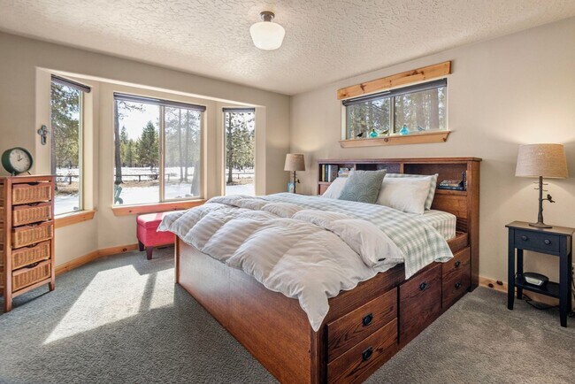 Foto del edificio - Available Until April 2026  |  Short Term Lease