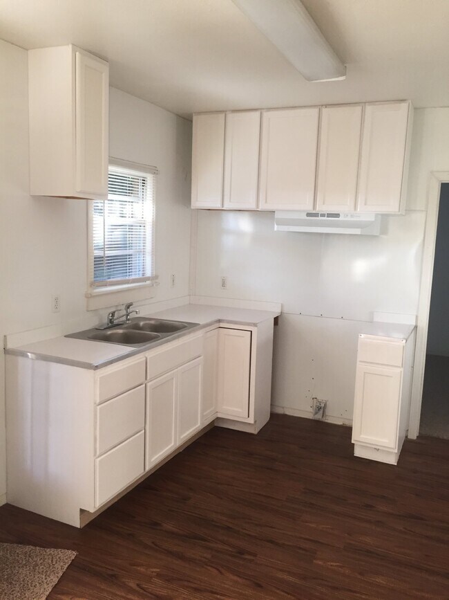 Building Photo - Cozy 2-bedroom, 1-bath home