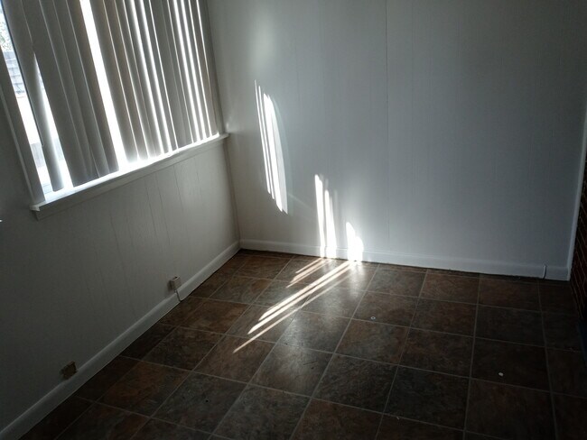 Foto del edificio - 2392 Warrensville Center Rd