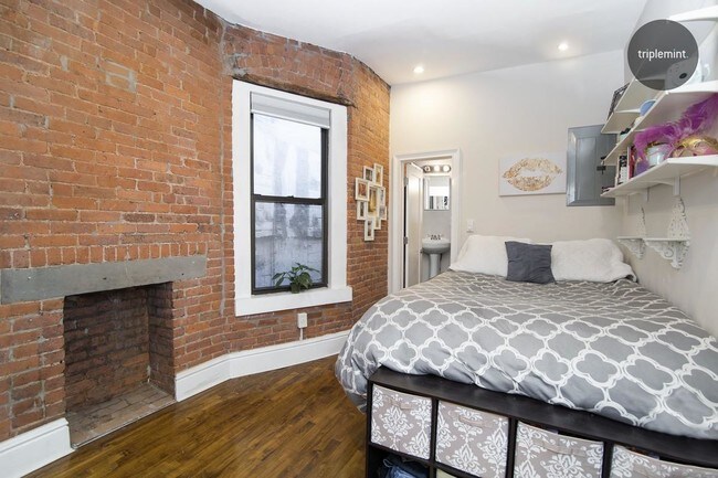 Building Photo - 117 Varick St