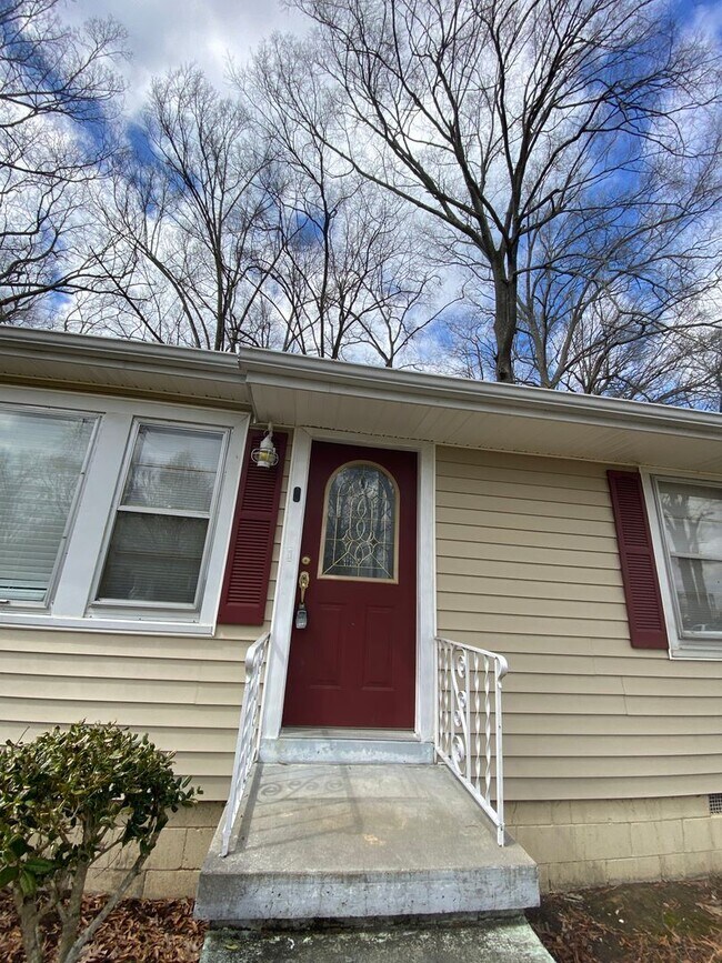 Building Photo - 3 br, 2 bath House - 902 Evins St.