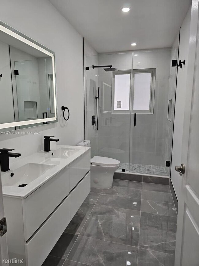 Building Photo - 3 br, 2 bath House - 16906 SW 143rd Pl # 3...