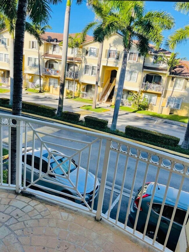 Foto del edificio - 8906 W Flagler St