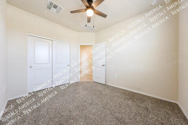 Foto del edificio - 24470 W Wood St
