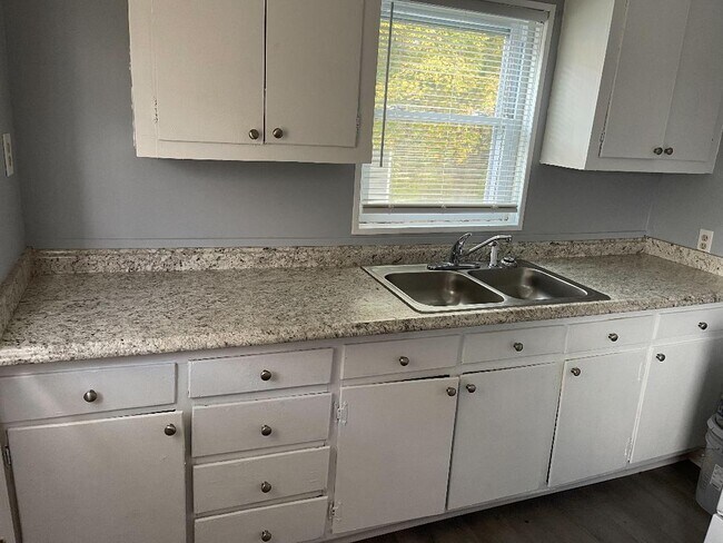 New Counter tops Kitchen - 122 Chunn Ln