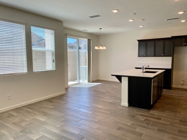 Building Photo - $2,195 Alluvial & Fowler, 3 Bedroom - N. B...