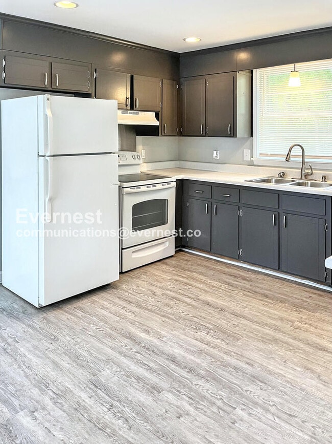 Building Photo - 5019 Suter Dr