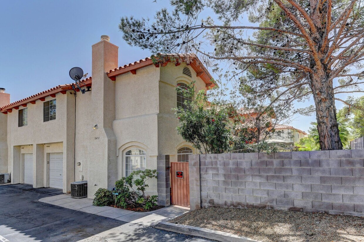 Primary Photo - WONDERFUL Townhome in 89117