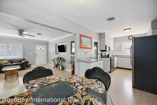 Building Photo - 3 br, 2 bath House - 2223 Grove Street,