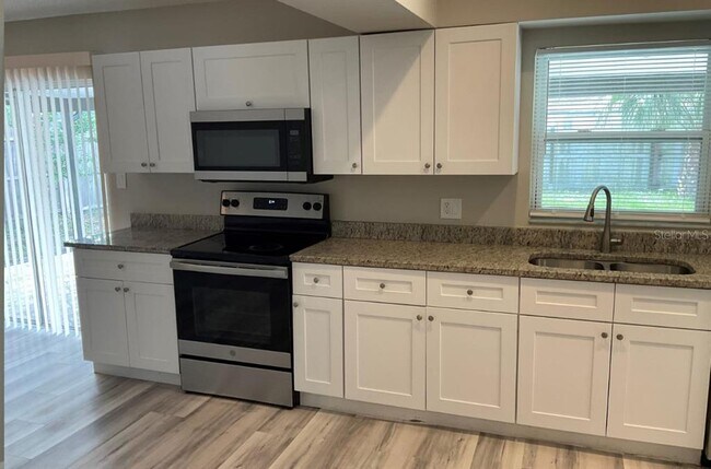 Foto del edificio - 2467 Zuyder Terrace